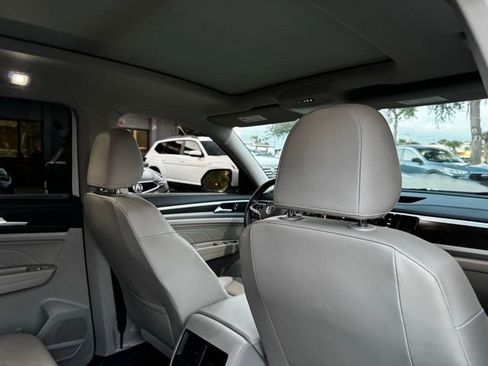 Used 2022 Volkswagen Atlas SE w/ Panoramic Sunroof Package image 11