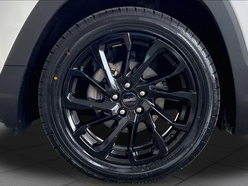 Used 2023 GMC Terrain SLT w/ Tech Package FWD image 11
