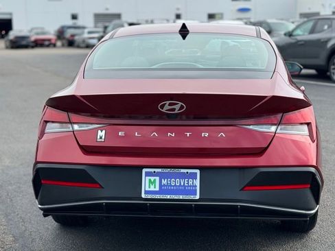 Used 2024 Hyundai Elantra SEL FWD image 4