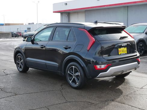 Certified 2024 Kia Niro EX image 3