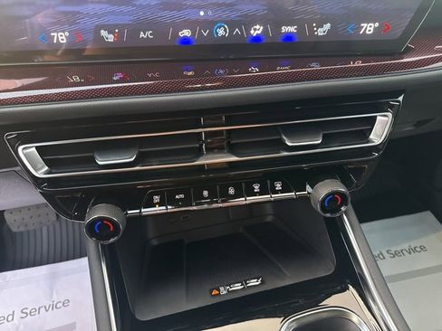 New 2026 Chevrolet Traverse Z71 w/ Driver Confidence Package image 16