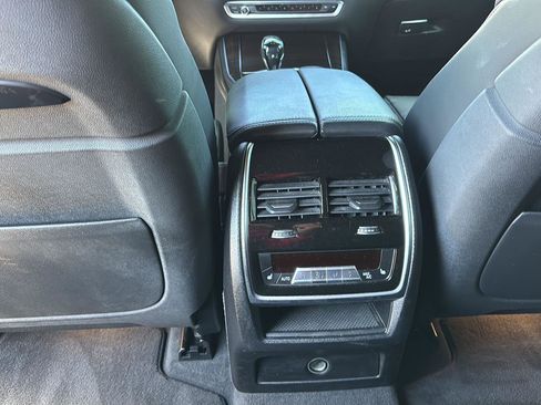 Used 2019 BMW X5 xDrive50i w/ M Sport Package image 19