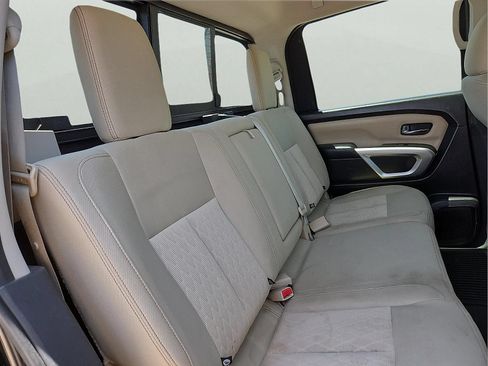Used 2018 Nissan Titan SV w/ SV Convenience Package RWD image 11