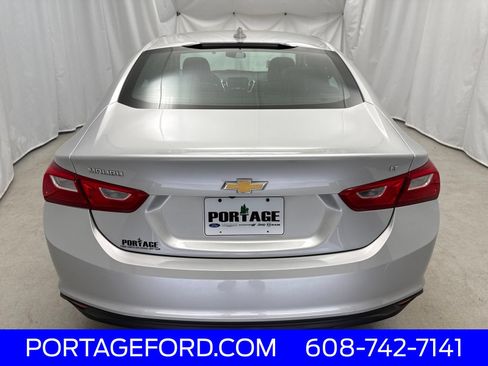 Used 2018 Chevrolet Malibu LT FWD image 3