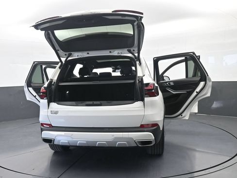 Used 2025 BMW X5 xDrive50e AWD/4WD image 77
