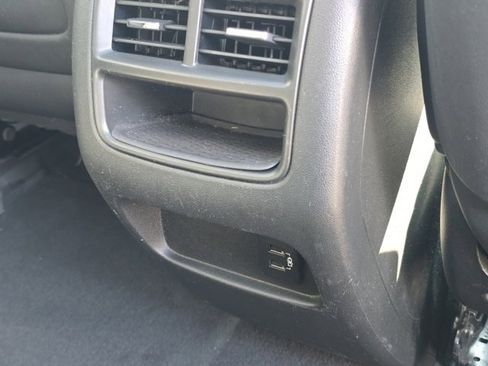 Used 2017 Cadillac XT5 Luxury image 32