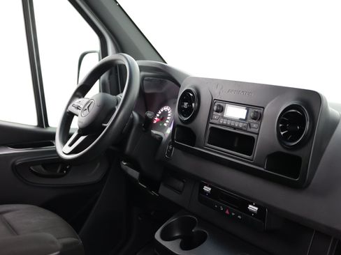 Used 2023 Mercedes-Benz Sprinter 2500 image 31