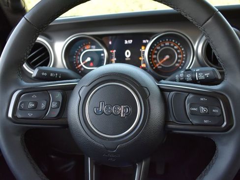 Used 2023 Jeep Wrangler Unlimited Sport AWD/4WD image 13
