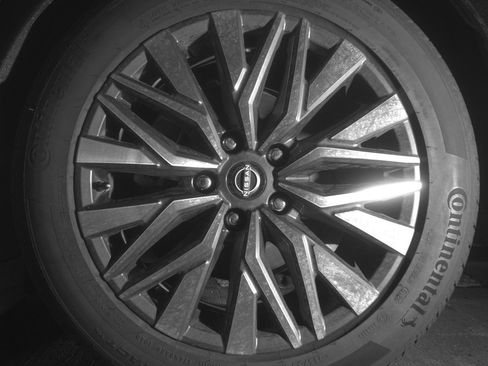 Used 2025 Nissan Altima 2.5 SV FWD image 14