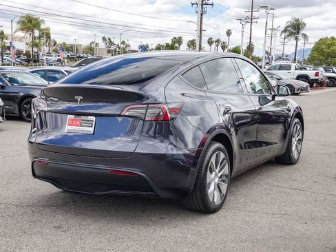 Used 2024 Tesla Model Y Long Range AWD/4WD image 4