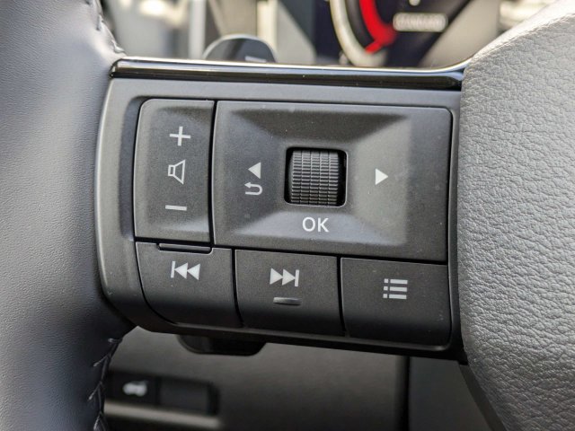Certified 2025 Nissan Rogue Platinum FWD image 28