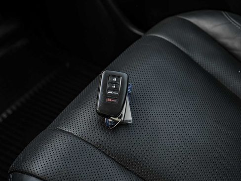 Used 2021 Lexus LX 570 4WD w/ Luxury Package image 63