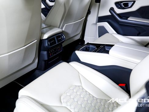 Used 2019 Lamborghini Urus image 21