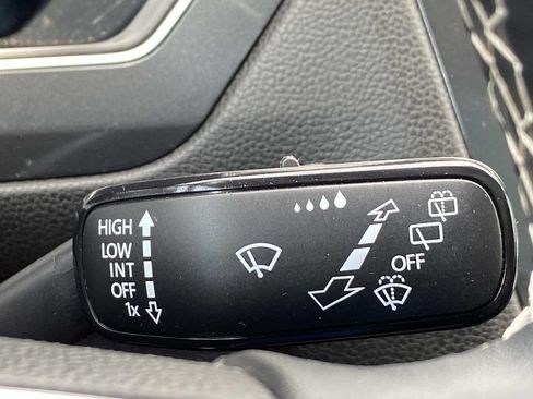 Used 2023 Volkswagen Tiguan SE AWD/4WD image 21