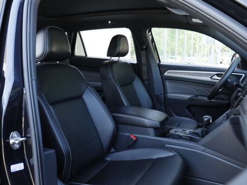 Used 2023 Volkswagen Atlas Cross Sport SE FWD image 22