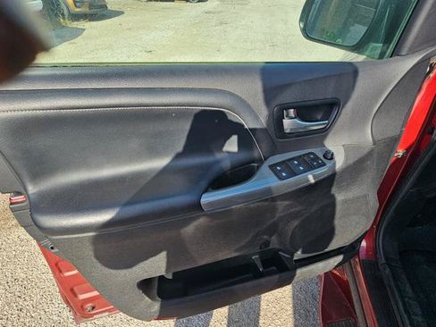 Used 2018 Toyota Sienna SE w/ SE Preferred Package FWD image 8