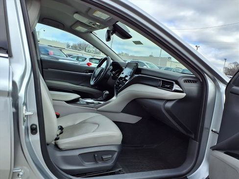 Used 2022 Toyota Camry XLE image 29
