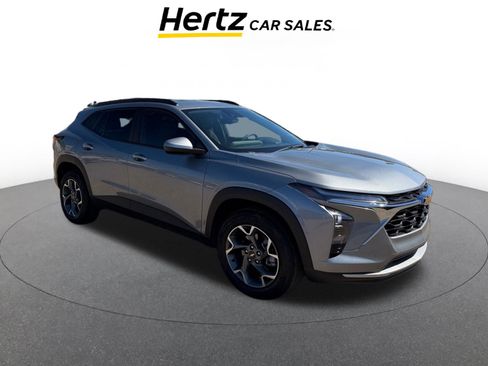 Used 2025 Chevrolet Trax LT image 1