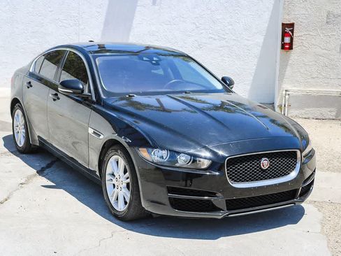 Used 2018 Jaguar XE Premium AWD/4WD image 3