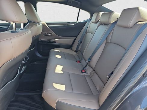 Certified 2025 Lexus ES 300h w/ Premium Package image 14