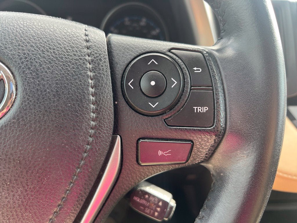 Used 2017 Toyota RAV4 XLE FWD image 17
