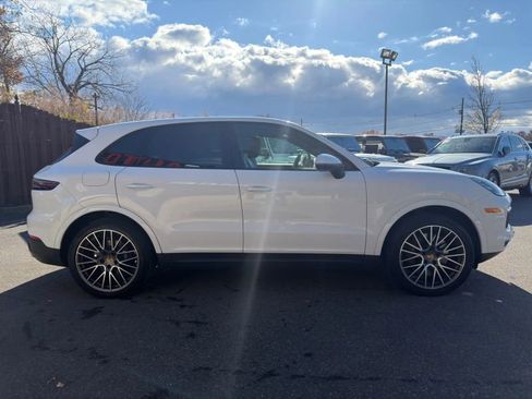 Used 2022 Porsche Cayenne Platinum Edition image 7