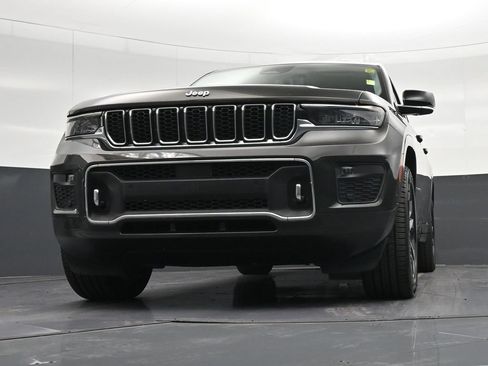 Used 2021 Jeep Grand Cherokee L Overland w/ Luxury Tech Group IV AWD/4WD image 33