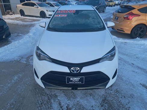 Used 2017 Toyota Corolla LE image 2