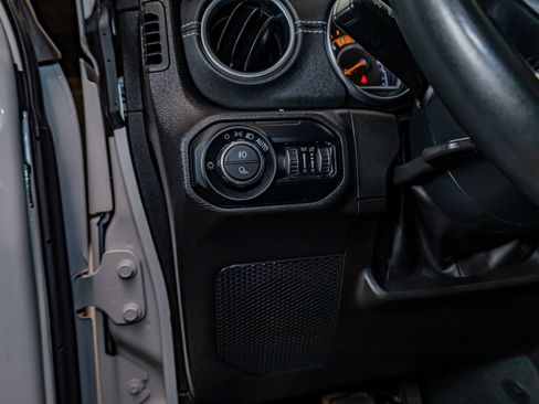 Used 2022 Jeep Gladiator Overland w/ Popular Equipment Package image 21