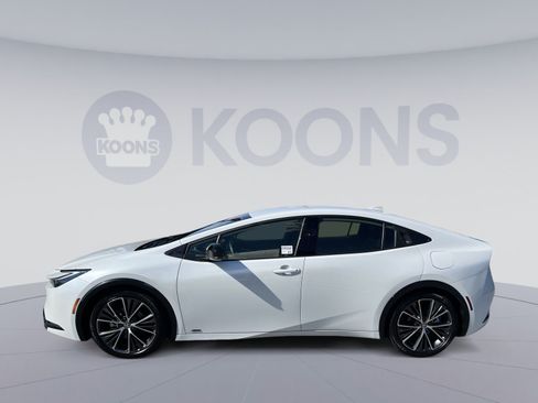 Used 2024 Toyota Prius XLE AWD/4WD image 2