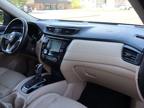 Used 2019 Nissan Rogue SL w/ Premium Package AWD/4WD image 17