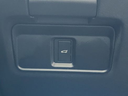 Used 2025 Land Rover Discovery Sport Dynamic SE image 22