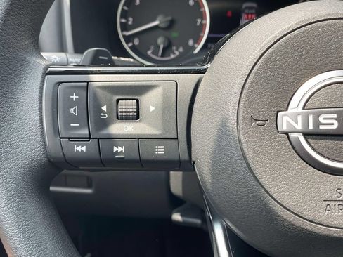 Used 2023 Nissan Rogue SV FWD image 23