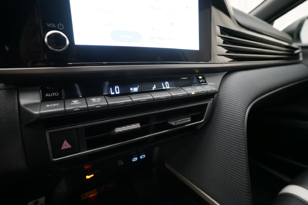 Used 2025 Toyota Camry SE FWD image 22