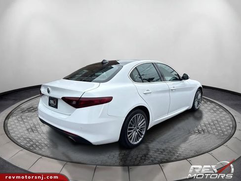 Used 2017 Alfa Romeo Giulia Ti w/ TI Lusso Package AWD/4WD image 5