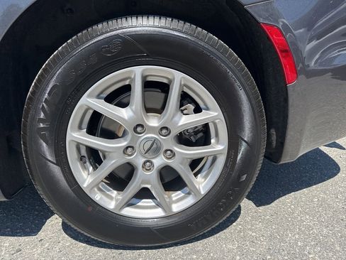 Used 2023 Chrysler Pacifica Touring-L FWD image 31