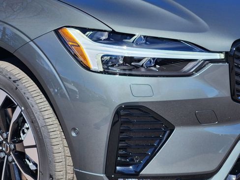 New 2026 Volvo XC60 B5 Plus w/ Protection Package Premier image 27