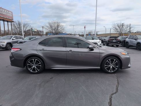 Used 2020 Toyota Camry SE image 6