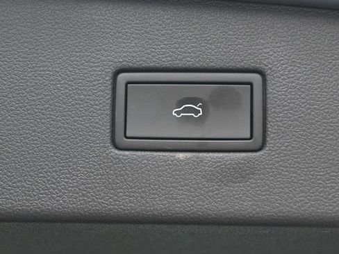 Used 2022 Volkswagen Tiguan SE R-Line image 33