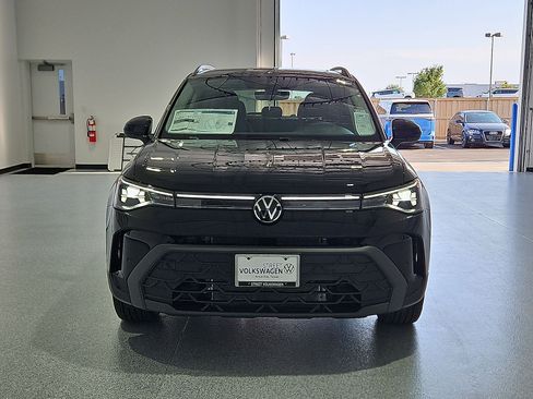 New 2026 Volkswagen Taos SE FWD image 4