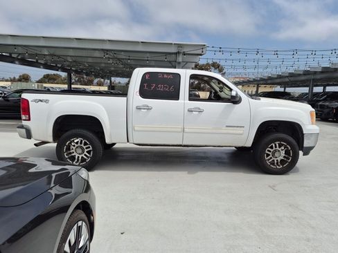 Used 2011 GMC Sierra 1500 SLT w/ SLT Convenience Package AWD/4WD image 4