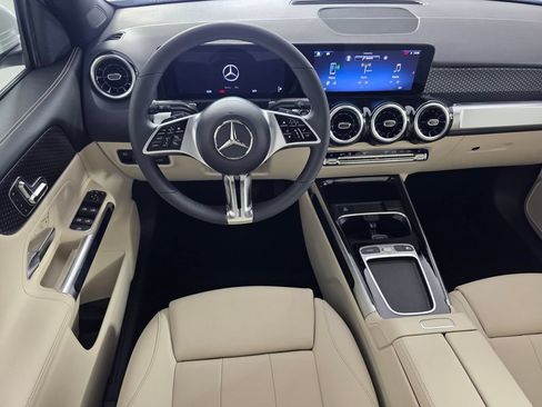 New 2026 Mercedes-Benz GLB 250 image 10