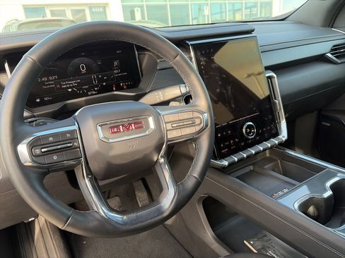 Used 2025 GMC Acadia Elevation image 16