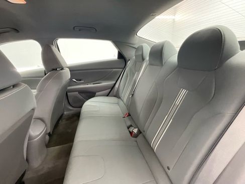 Used 2023 Hyundai Elantra SEL image 5