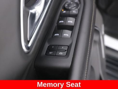 Used 2024 GMC Yukon XL SLT w/ SLT Luxury Package AWD/4WD image 20