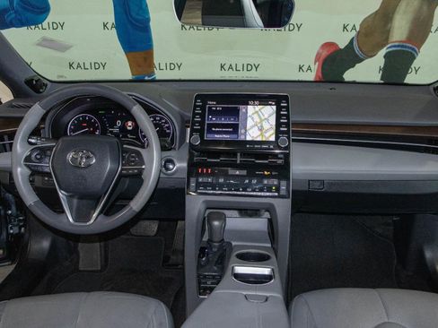 Used 2019 Toyota Avalon Limited image 3