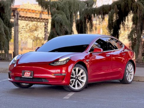 Used 2018 Tesla Model 3 Long Range RWD image 1