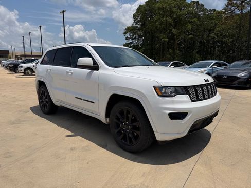 Used 2020 Jeep Grand Cherokee Altitude RWD image 6