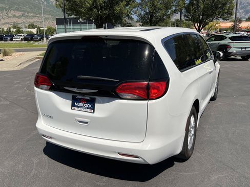 Used 2023 Chrysler Voyager LX FWD image 8