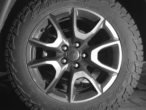 Used 2025 Jeep Compass Trailhawk image 14